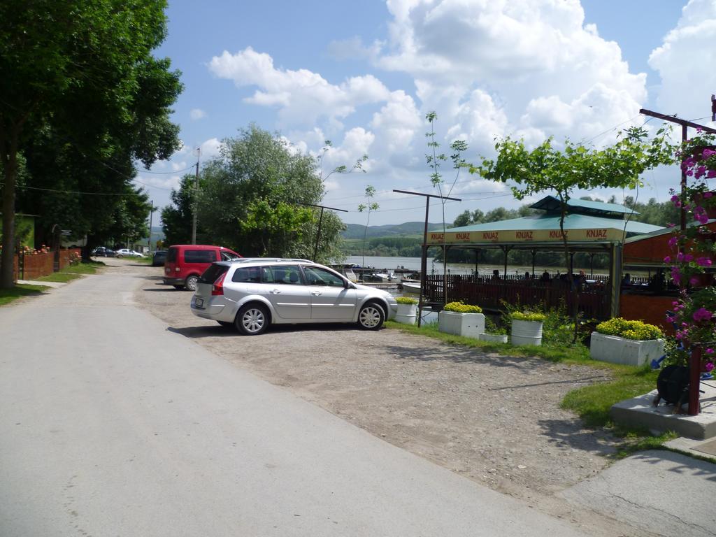 Pool And Villa Splav Dunavac Futog Exterior photo